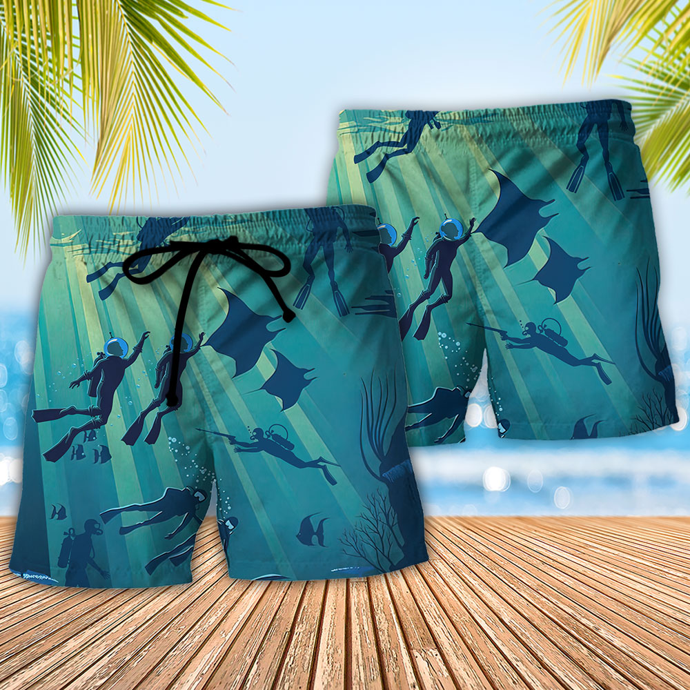 Scuba Diving Beach Shorts Pattern Detail For Seaside Leisure And Everyday Comfort