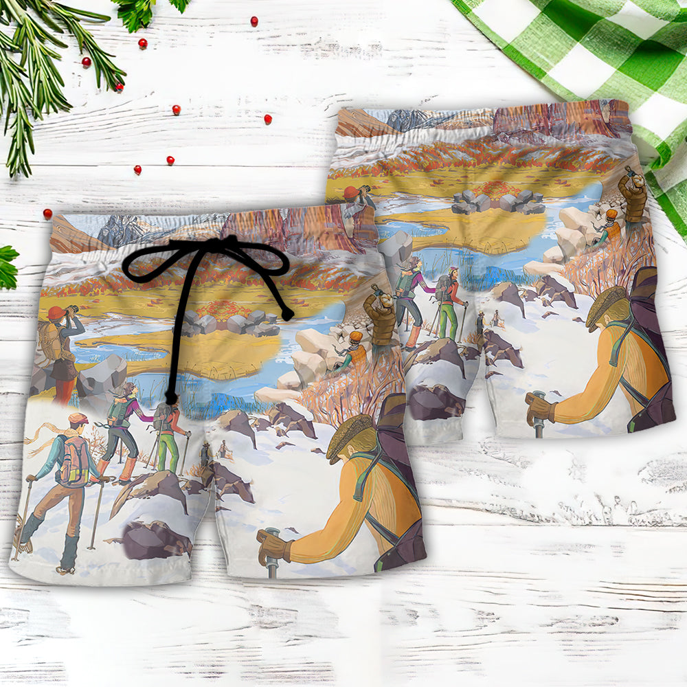 Climbing Beach Shorts Pattern Detail For Vacation Style And Laid Back Styling