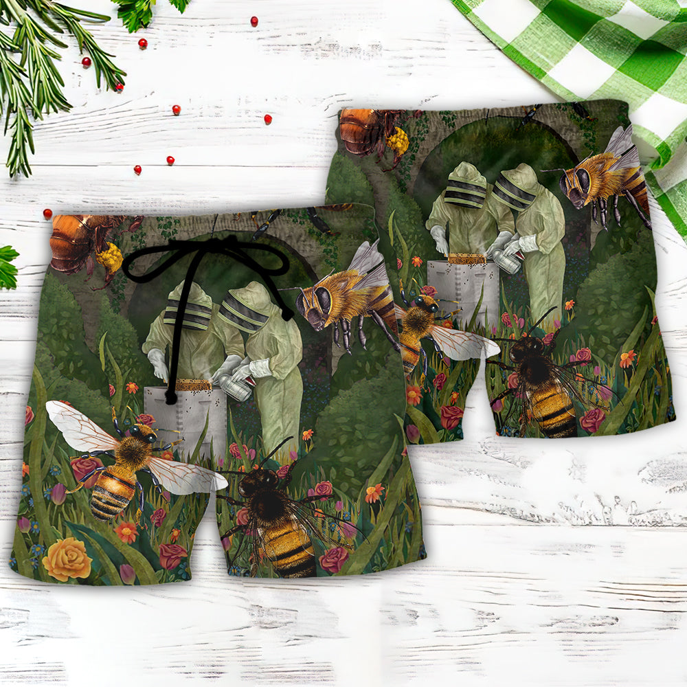Vintage Bee Beach Shorts Pattern Detail For Sunny Day Adventures And Travel Ready Comfort