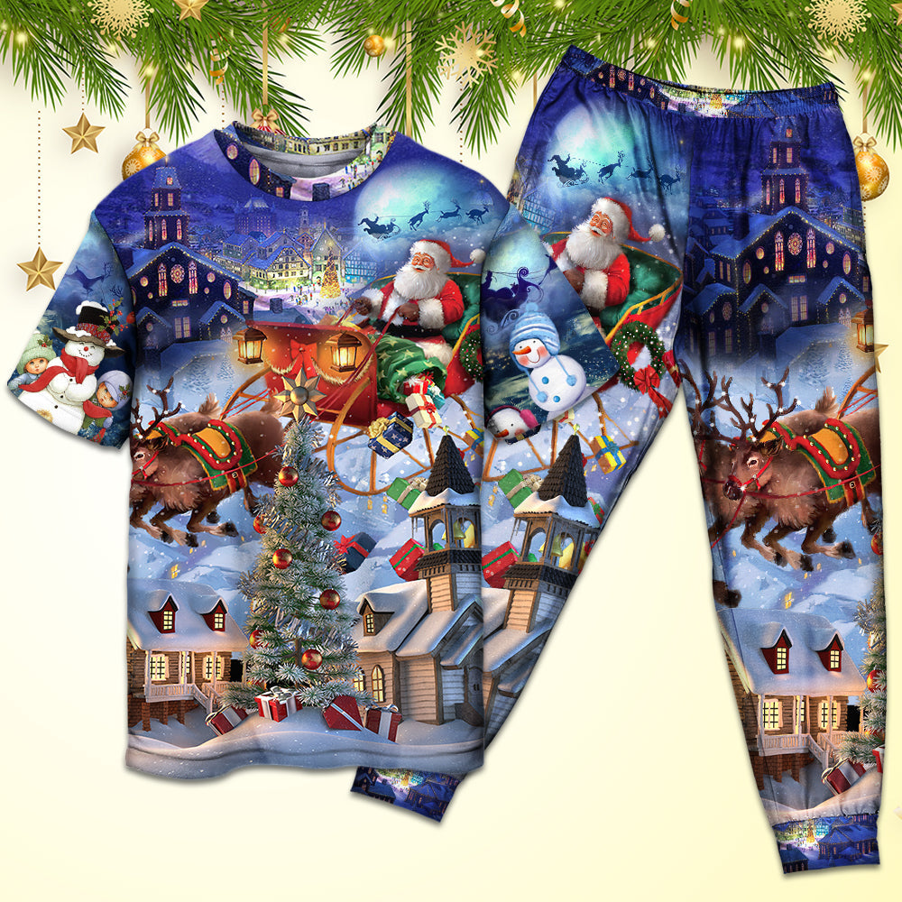 Santa Holiday Reindeer And Gifts Short Sleeve Pajamas Set For Festive Sleepovers And Family Photos