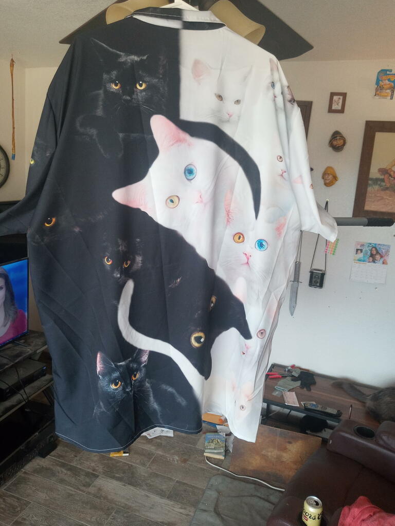 Cat Hawaiian Shirt Artwork Detail For Resort Trips And Outdoor Activities
