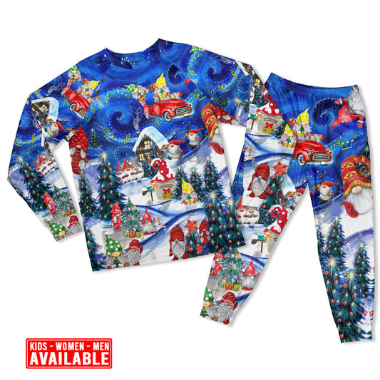 Festive Gnome Friends Christmas Long Sleeve Pajamas Set For Holiday Travel And Comfortable Home Wear