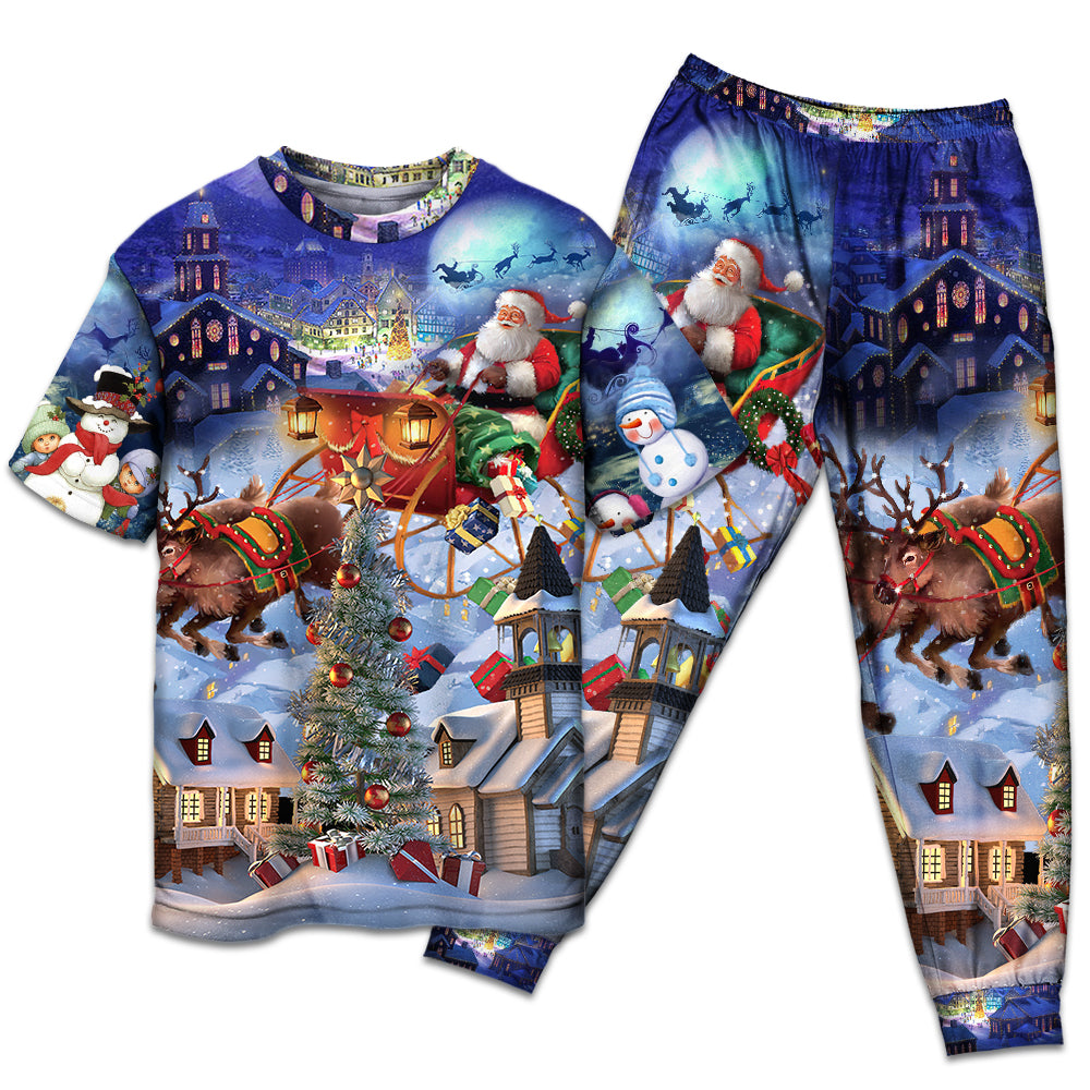 Santa Holiday Reindeer And Gifts Short Sleeve Pajamas Set For Festive Sleepovers And Family Photos