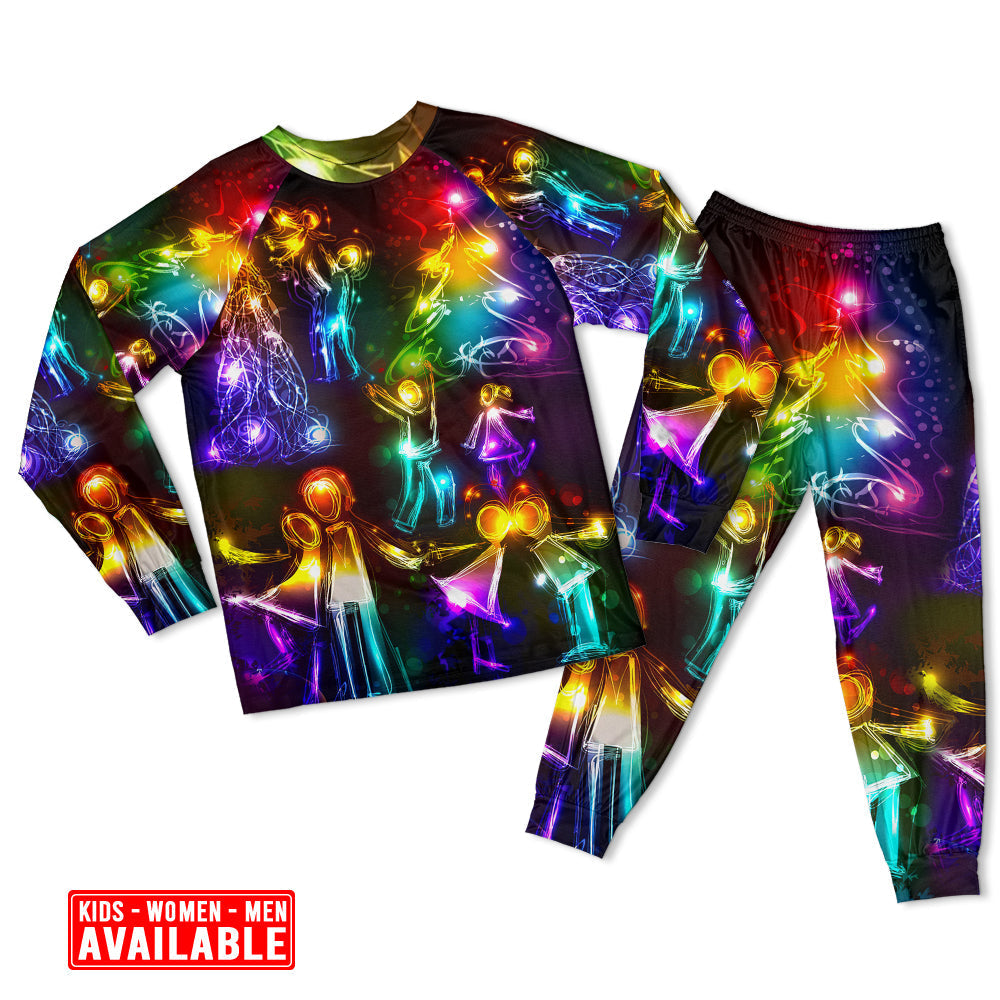 Happy Family Christmas Tree Lights Long Sleeve Pajamas Set For Winter Nights And Thoughtful Gifting