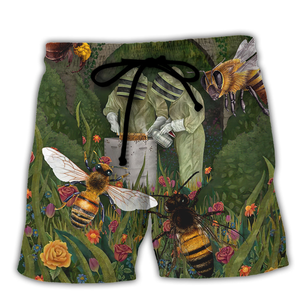 Vintage Bee Beach Shorts For Coastal Adventures And Travel Ready Comfort