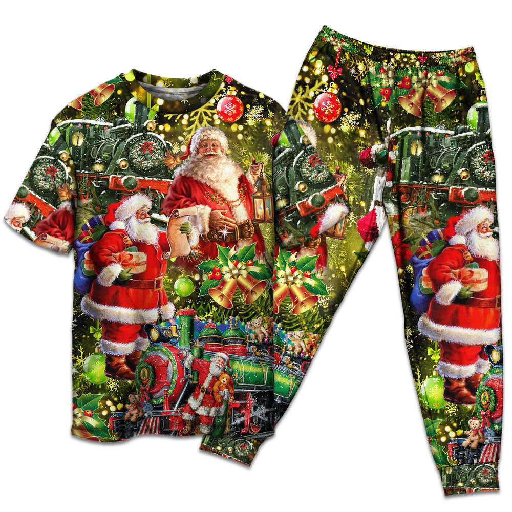 Santa Christmas Gift Delivery Short Sleeve Pajamas Set For Festive Sleepovers And Family Photos
