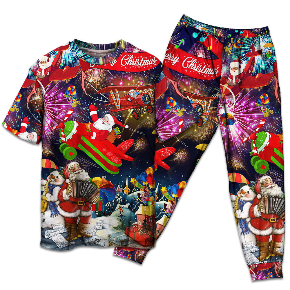 Spreading Christmas Cheer Short Sleeve Pajamas Set For Holiday Travel And Comfortable Home Wear