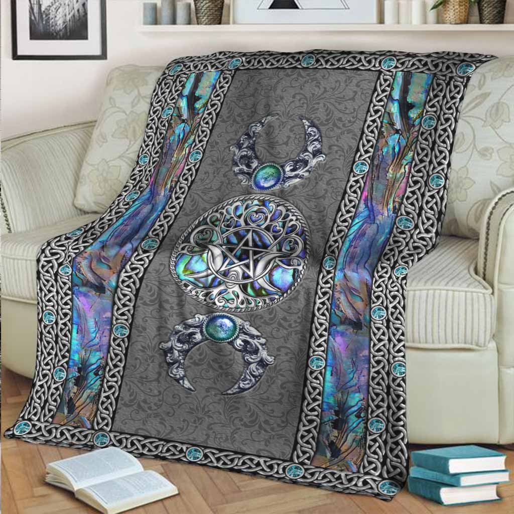 Mystery Spirit Triple Moon Witch Flannel Blanket For Cozy Bedroom Sofa Decor