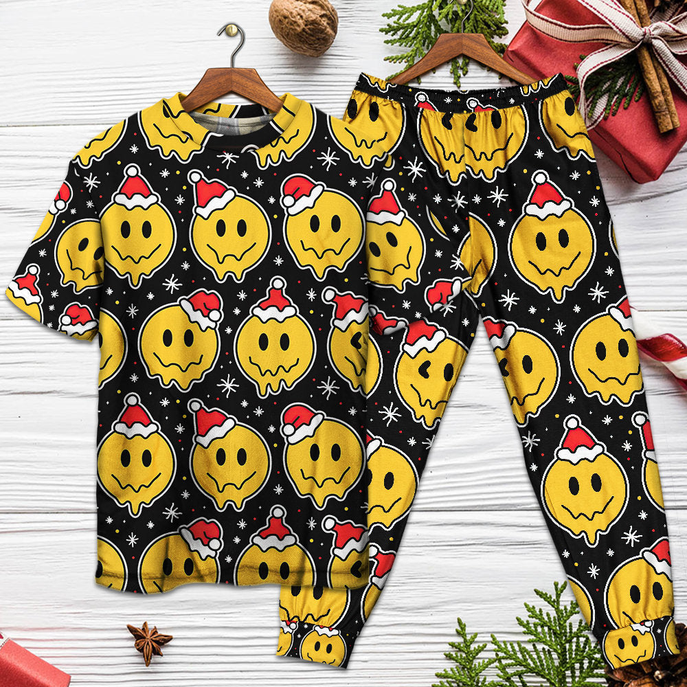 Smiling Face With Santa Hat Christmas Short Sleeve Pajamas Set For Holiday Bedtime And Cozy Home Wear