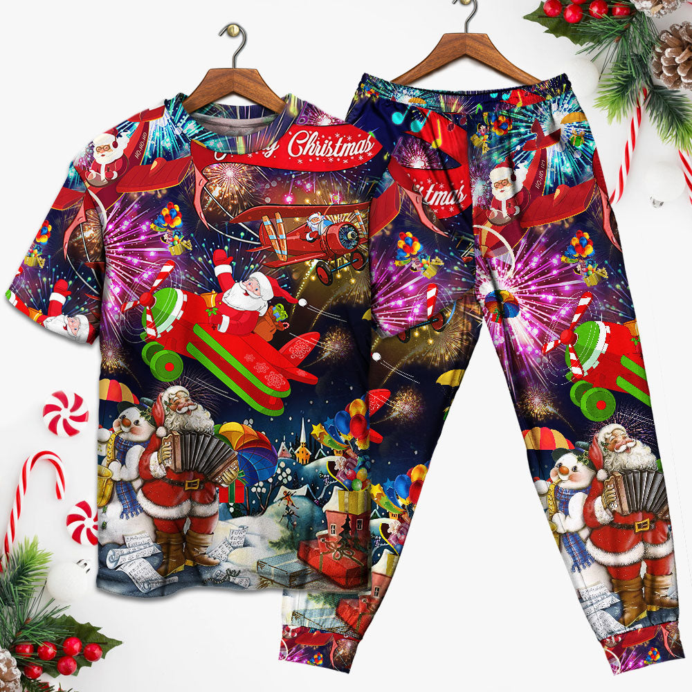 Spreading Christmas Cheer Short Sleeve Pajamas Set For Holiday Travel And Comfortable Home Wear