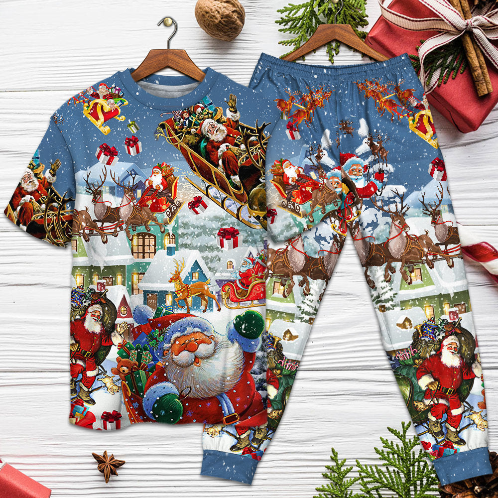 Santa Sleigh Holiday Greeting Short Sleeve Pajamas Set For Festive Sleepovers And Family Photos