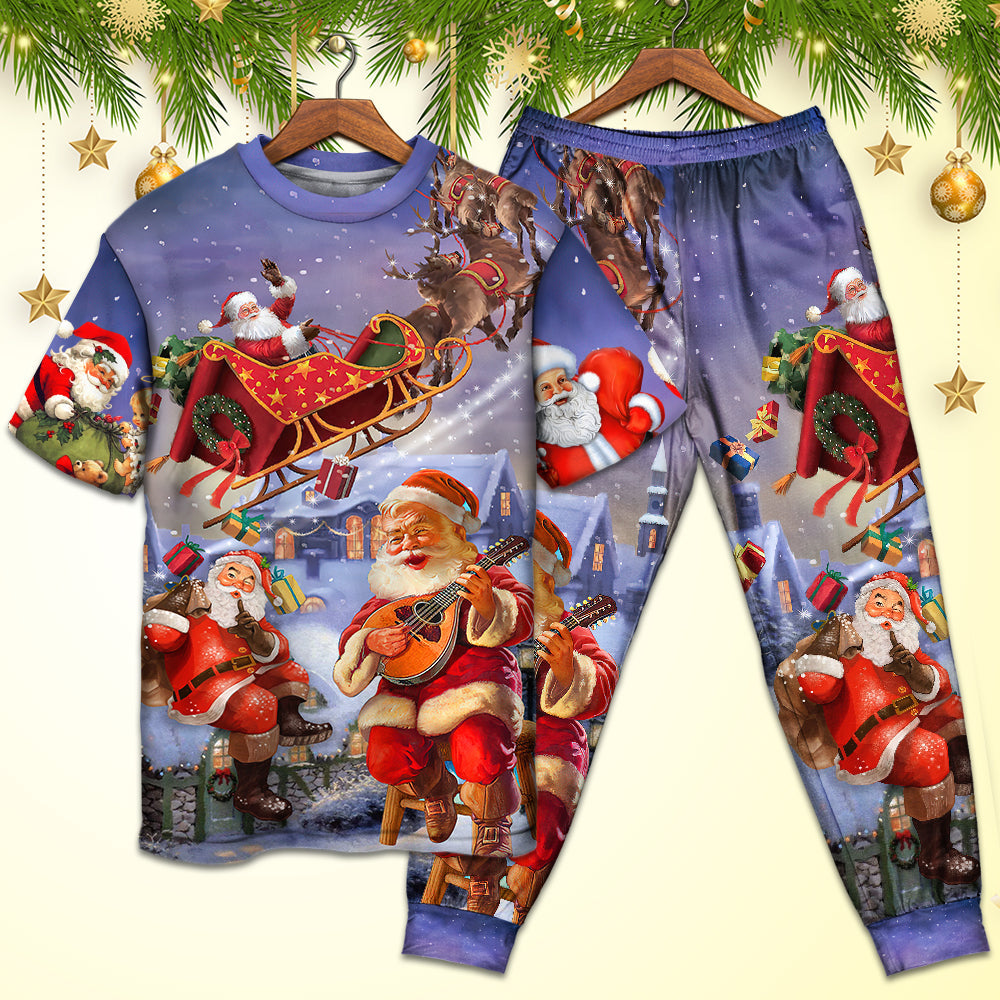 Playful Santa Christmas Short Sleeve Pajamas Set For Holiday Travel And Comfortable Home Wear