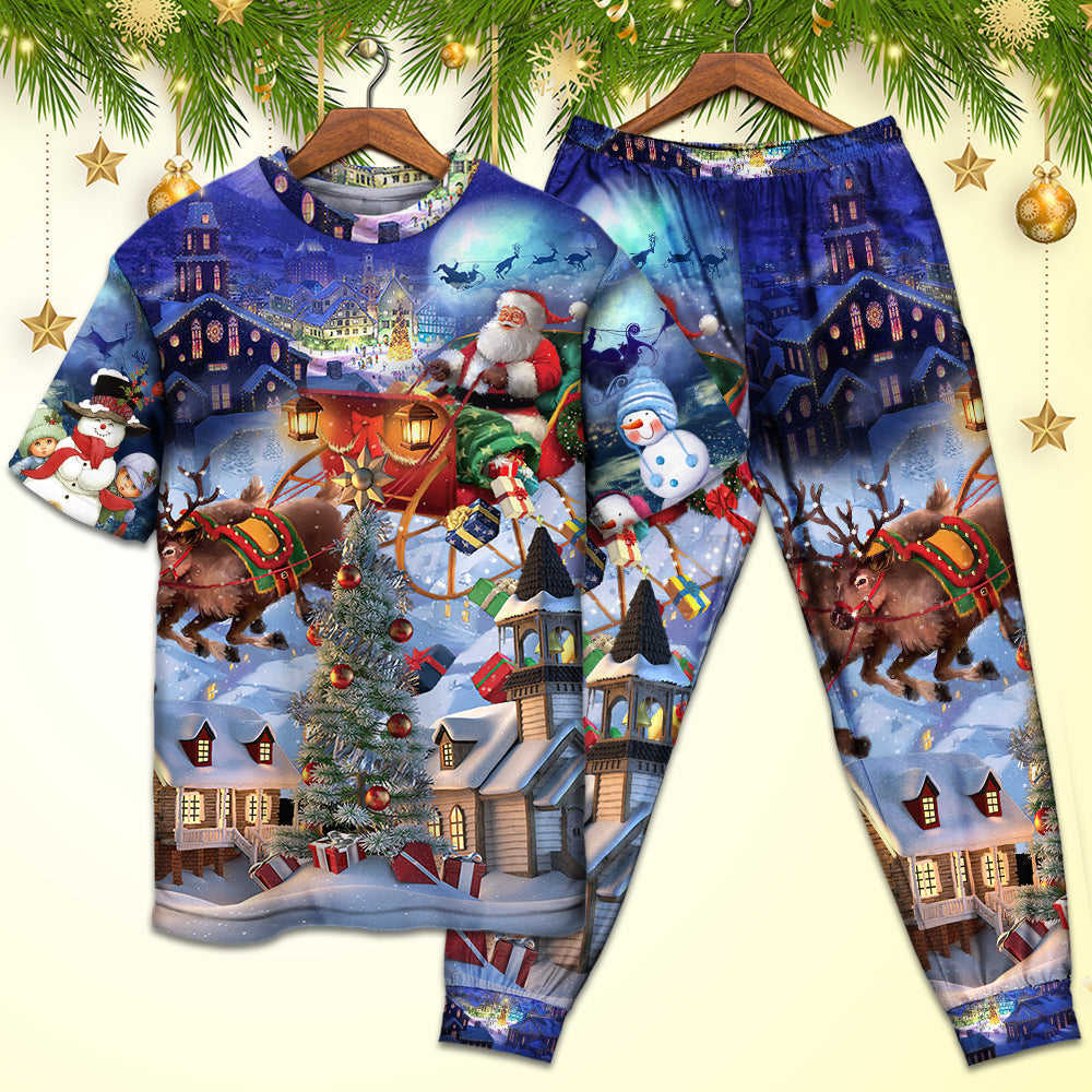 Santa Holiday Reindeer And Gifts Short Sleeve Pajamas Set For Festive Sleepovers And Family Photos