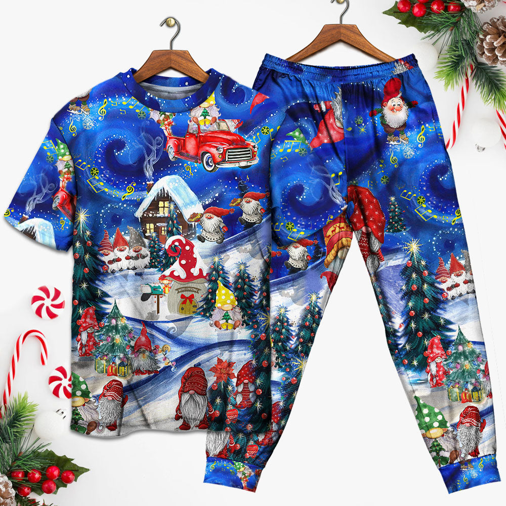 Festive Gnome Friends Christmas Short Sleeve Pajamas Set For Christmas Mornings And Relaxed Lounging