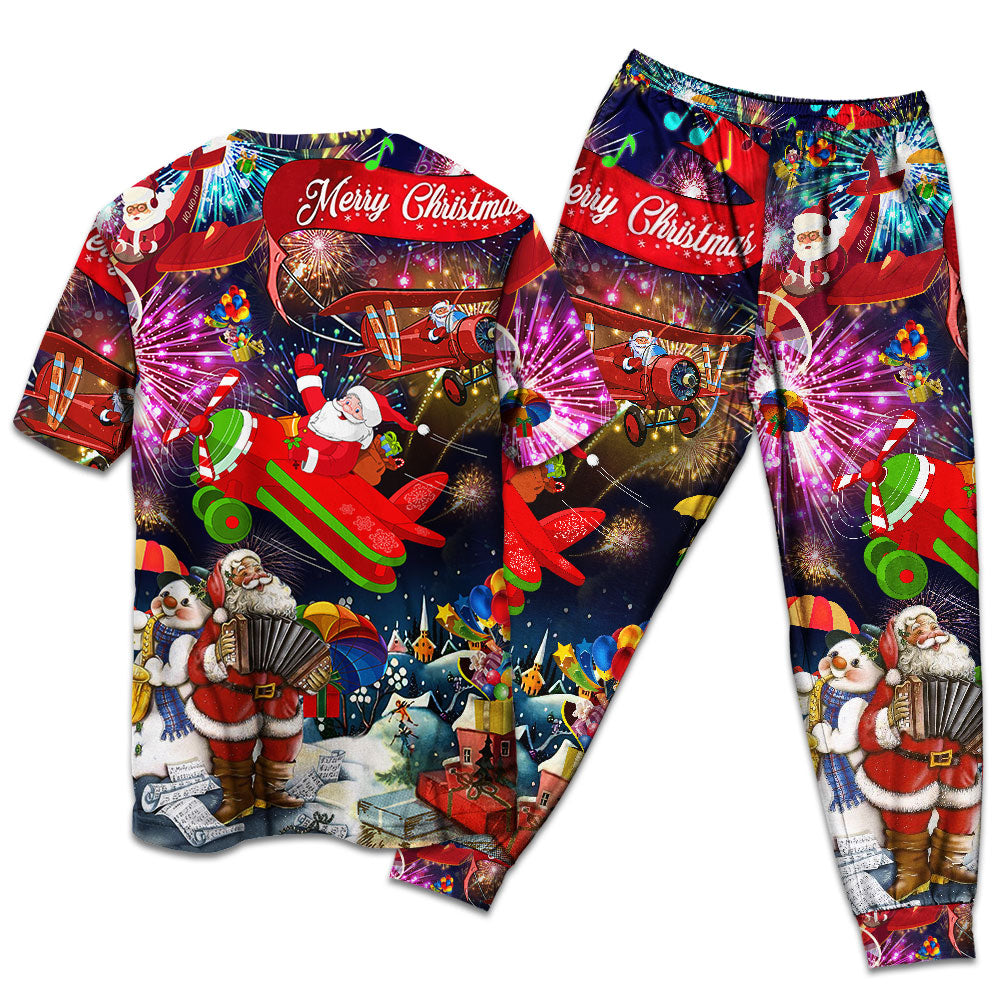 Spreading Christmas Cheer Short Sleeve Pajamas Set For Holiday Travel And Comfortable Home Wear