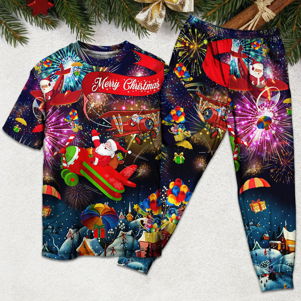 Santa Sharing Christmas Cheer Short Sleeve Pajamas Set For Festive Sleepovers And Family Photos