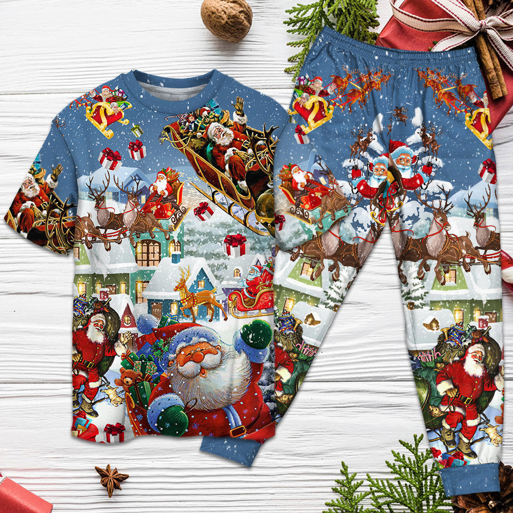Santa Sleigh Holiday Greeting Short Sleeve Pajamas Set For Festive Sleepovers And Family Photos