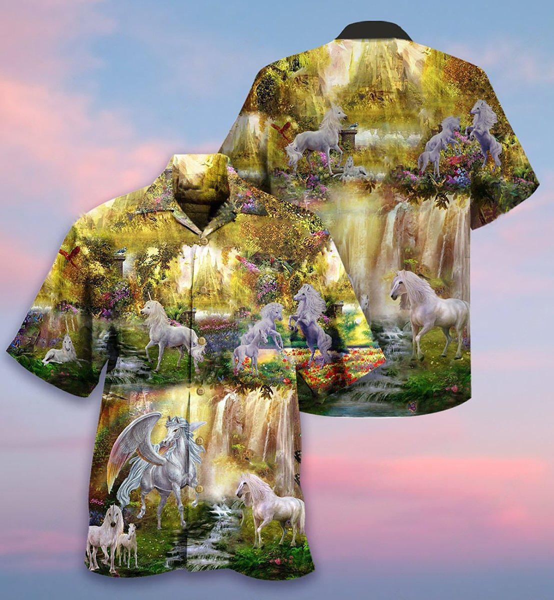 Horse Hawaiian Shirt With Detailed Graphic For Summer Travel Coastal Events And Thoughtful Gift Giving