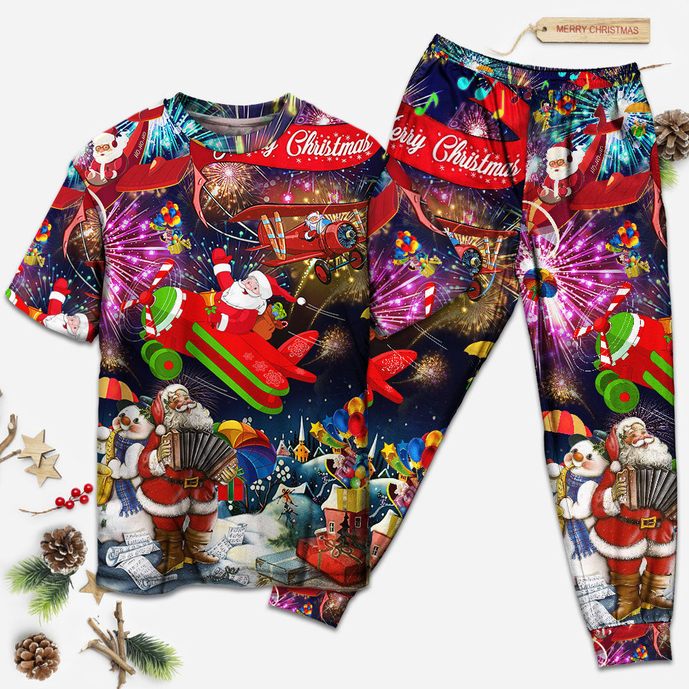 Spreading Christmas Cheer Short Sleeve Pajamas Set For Holiday Travel And Comfortable Home Wear