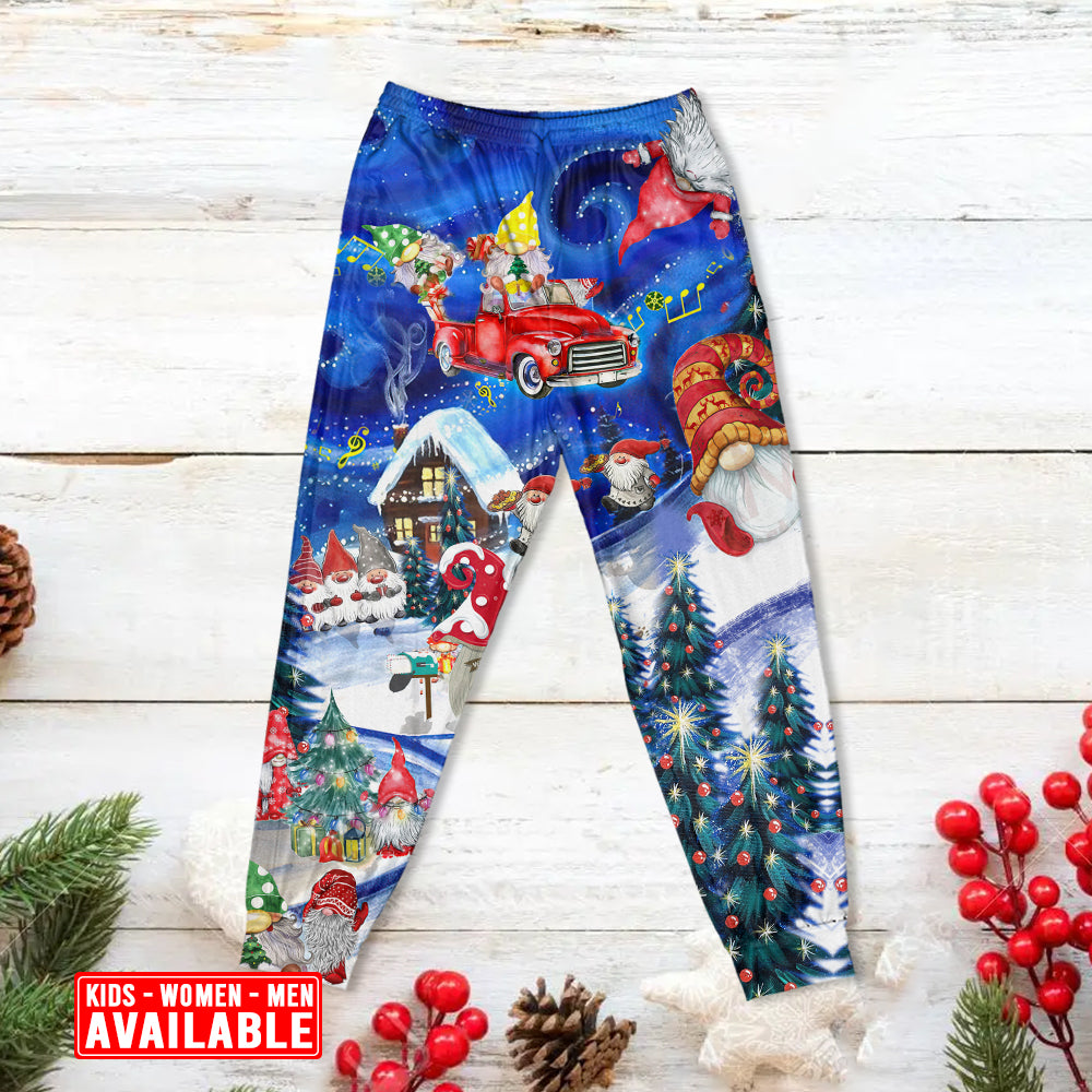 Festive Gnome Friends Christmas Long Sleeve Pajamas Set For Holiday Travel And Comfortable Home Wear
