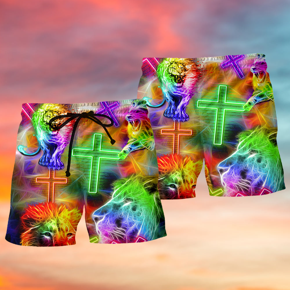 Lion Faith Beach Shorts Pattern Detail For Coastal Travel And Weekend Casual Style
