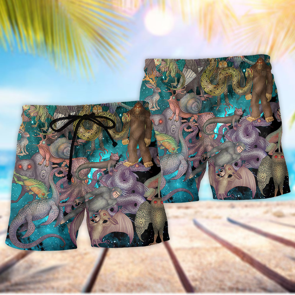 Wild Animals Scary Beach Shorts Pattern Detail For Coastal Leisure And Flexible Everyday Wear