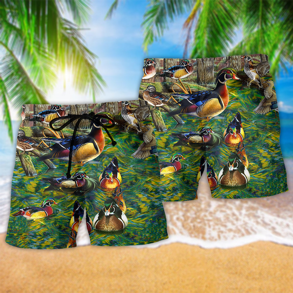 Playful Duck Beach Shorts Pattern Detail For Seaside Leisure And Everyday Comfort