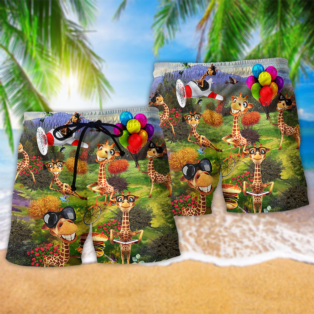 Giraffe Smile Beach Shorts Pattern Detail For Casual Outings And Flexible Everyday Wear
